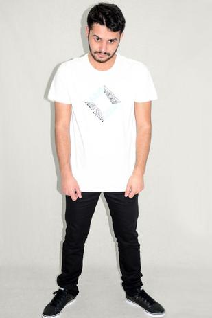 camisa com estampa quadrada