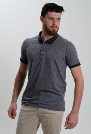 camisa polo escura