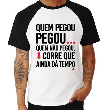 Camiseta Raglan Quem pegou, pegou - Branco - Foca na Moda Menor preço em Camiseta Raglan Quem pegou, pegou - Branco - Foca na Moda