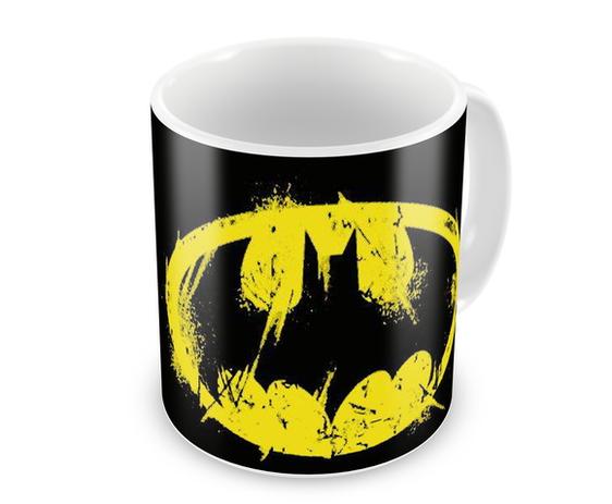 Caneca de Porcelana Batman - Modelo: Logo - Carmélia personalizados Menor preço em Caneca de Porcelana Batman - Modelo: Logo - Carmélia personalizados