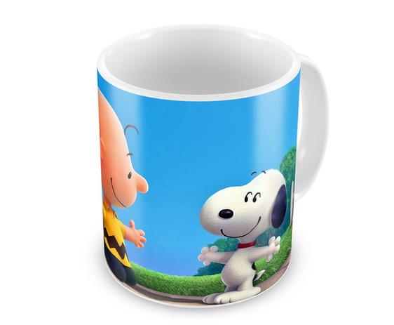 Caneca de Porcelana Turma do Snoopy - Modelo Abraço - Carmélia personalizados Menor preço em Caneca de Porcelana Turma do Snoopy - Modelo Abraço - Carmélia personalizados