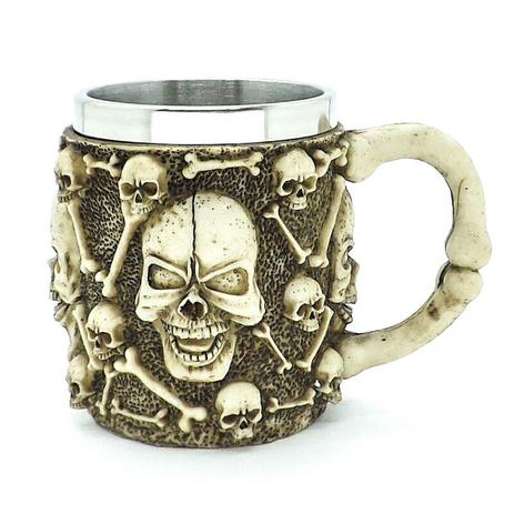 Caneca Resina e Metal Caveira Cabeças e Ossos - Apeximp Menor preço em Caneca Resina e Metal Caveira Cabeças e Ossos - Apeximp