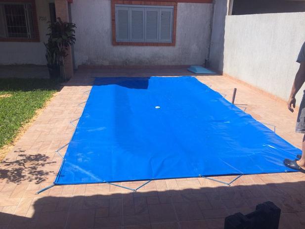 Capa de Piscina 8,7X4,7 Lona Forte Dreno, Corda e Pinos - Central capas Menor preço em Capa de Piscina 8,7X4,7 Lona Forte Dreno, Corda e Pinos - Central capas