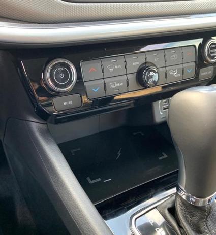 Carregador Smartphone Wireless por Indução Automotivo Jeep Compass - NAFTECH Menor preço em Carregador Smartphone Wireless por Indução Automotivo Jeep Compass - NAFTECH