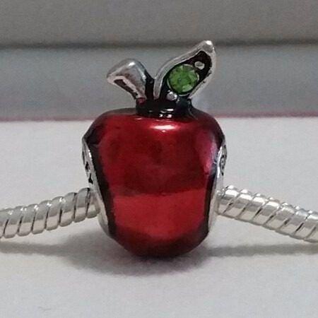 Charm Berloque Banhado A Prata Maçã Branca De Neve Disney - Margo bonita Menor preço em Charm Berloque Banhado A Prata Maçã Branca De Neve Disney - Margo bonita