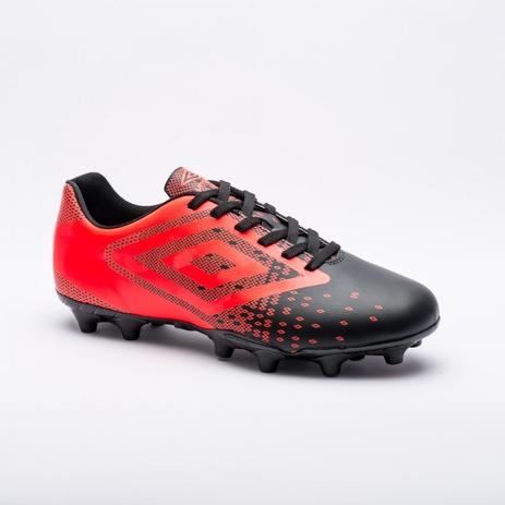 Chuteira Campo Umbro Flux Masculino - Preto/Coral Menor preço em Chuteira Campo Umbro Flux Masculino - Preto/Coral