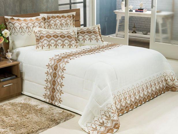 Cobre Leito Realeza King em Renda Bordada Kit 07 Peças - Palha avelã - Finos enxovais é ruim? Cobre Leito Realeza King em Renda Bordada Kit 07 Peças - Palha avelã - Finos enxovais é boa?
