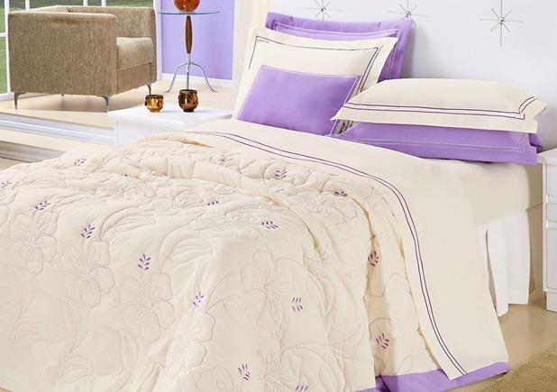 Colcha / Cobre Leito Cama Queen 150 Fios em Lilás com Palha com 05 Peças - Cobre Leito Belle - Aquarela Menor preço em Colcha / Cobre Leito Cama Queen 150 Fios em Lilás com Palha com 05 Peças - Cobre Leito Belle - Aquarela