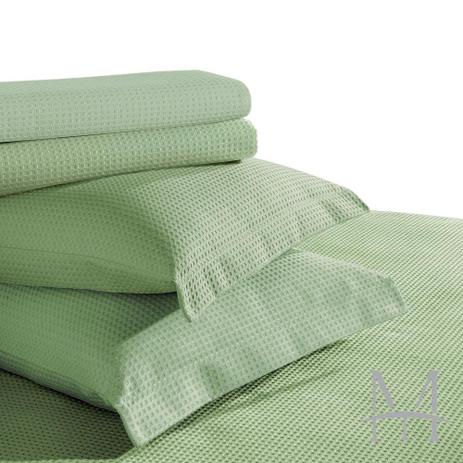 Colcha Piquet Favo Queen Teka Gênova Lisa 2,40x2,60m Verde Menor preço em Colcha Piquet Favo Queen Teka Gênova Lisa 2,40x2,60m Verde