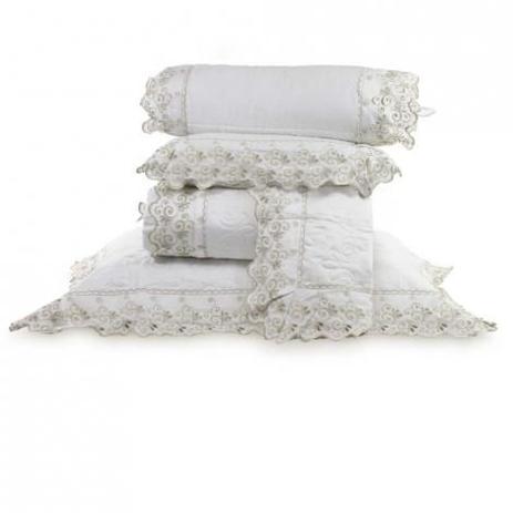 Colcha Queen com almofada e rolinho 300 Fios Camille - Marken Fassi Menor preço em Colcha Queen com almofada e rolinho 300 Fios Camille - Marken Fassi