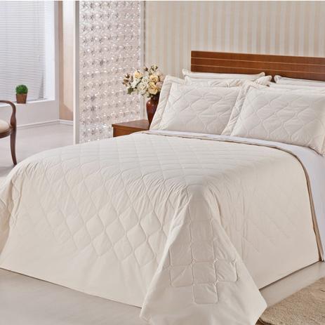 Colcha Royal Comfort Matelasse Percal 233 Fios King Bege Plumasul Menor preço em Colcha Royal Comfort Matelasse Percal 233 Fios King Bege Plumasul