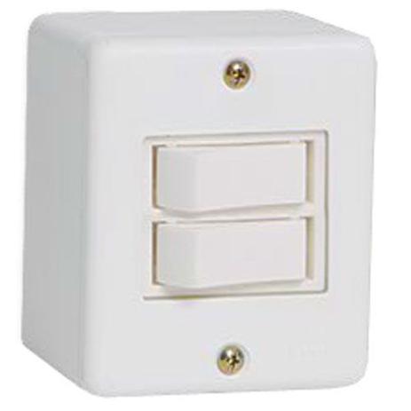 Conjunto 2 teclas + cx sobrepor 6a/250v c/placa 4x2 - box - Ilumi é boa?