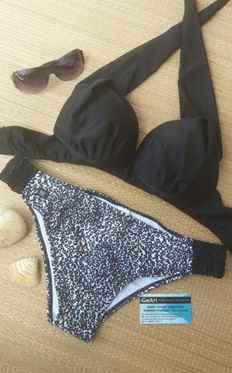 Conjunto Biquíni Plus Size Sutiã Bojo Frente Única Com Sustentação E Calcinha Fru-fruzão Preto com Branco - Tamanho: XG - Qonda Menor preço em Conjunto Biquíni Plus Size Sutiã Bojo Frente Única Com Sustentação E Calcinha Fru-fruzão Preto com Branco - Tamanho: XG - Qonda