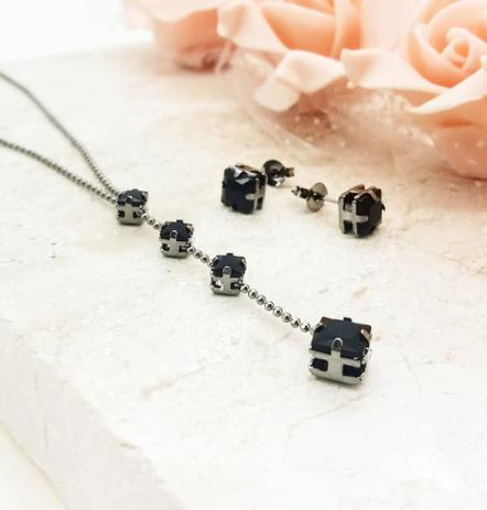 Conjunto colar pingente carré e brincos ródio negro - Planeta rubi Menor preço em Conjunto colar pingente carré e brincos ródio negro - Planeta rubi