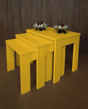 Conjunto Mesas Ninho Lateral de Apoio Centro Laqueada - Amarelo - Formalivre Menor preço em Conjunto Mesas Ninho Lateral de Apoio Centro Laqueada - Amarelo - Formalivre