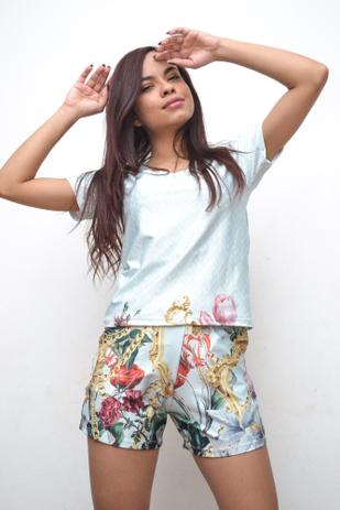 roupas femininas shorts e blusas