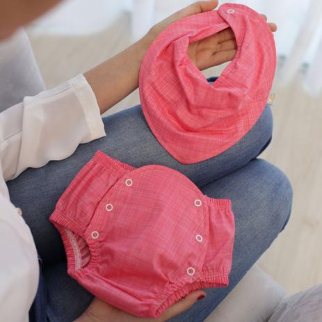 Conjunto Tapa Fralda e Babador Bandana Impermeável com Regulagem Bebê Tricoline Xadrez Pink e Rosa - Mais que baby Menor preço em Conjunto Tapa Fralda e Babador Bandana Impermeável com Regulagem Bebê Tricoline Xadrez Pink e Rosa - Mais que baby