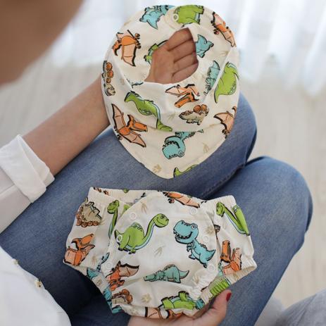 Conjunto Tapa Fralda e Babador Bandana Impermeável com Regulagem Tricoline Bebê Dinossauros Laranja Azul e Verde - Mais que baby Menor preço em Conjunto Tapa Fralda e Babador Bandana Impermeável com Regulagem Tricoline Bebê Dinossauros Laranja Azul e Verde - Mais que baby