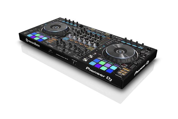 Menor preço em Controladora Pioneer DJ DDJ-RZ
