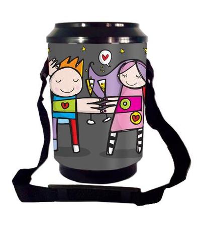 Cooler Térmico 6 Latas Casal Brindando Alegra Store Menor preço em Cooler Térmico 6 Latas Casal Brindando Alegra Store