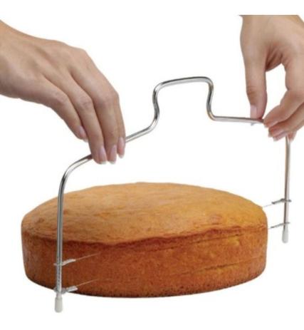 Cortador Fatiador Nivelador De Bolo Inox Ajustável Fio Duplo - Uny Gift Menor preço em Cortador Fatiador Nivelador De Bolo Inox Ajustável Fio Duplo - Uny Gift