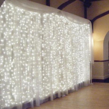 Cortina Led Com 500 Leds Fixos 2,8m X 2,5m 220v Festas Branco Frio - Brilliant Menor preço em Cortina Led Com 500 Leds Fixos 2,8m X 2,5m 220v Festas Branco Frio - Brilliant
