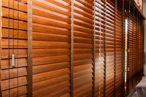 Cortina Persiana Horizontal de Madeira 50mm (2,20L X 1,20A) - Lifelux Persianas e Cortinas Menor preço em Cortina Persiana Horizontal de Madeira 50mm (2,20L X 1,20A) - Lifelux Persianas e Cortinas