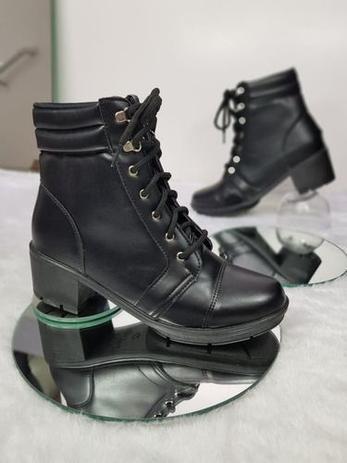 Compre Bota New Elegance Cano Baixo Verniz Preto e Salto Grosso Ne Online