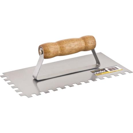 Desempenadeira aço dentada 12,0x25,5cm cabo madeira fechado - Vonder Menor preço em Desempenadeira aço dentada 12,0x25,5cm cabo madeira fechado - Vonder