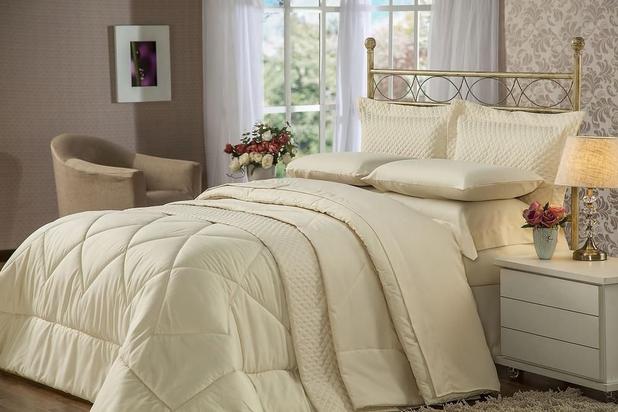 Edredom Queen Soft Touch Bege - Plumasul Menor preço em Edredom Queen Soft Touch Bege - Plumasul