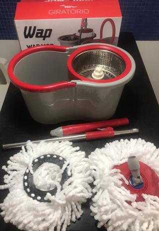 Esfregão e balde de limpeza com rodinha e cabo grande, mop giratorio, inox, com refil extra. Wap Menor preço em Esfregão e balde de limpeza com rodinha e cabo grande, mop giratorio, inox, com refil extra. Wap
