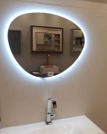 Espelho orgânico decorativo iluminado com led frio 64x54cm - Woodglass Menor preço em Espelho orgânico decorativo iluminado com led frio 64x54cm - Woodglass