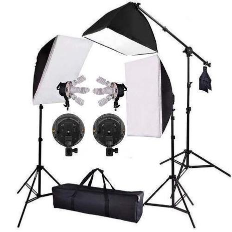 Estúdio de Iluminação Eros c/ Softbox 50x70 Tripé Girafa PK-SB03 - 110v - Greika Menor preço em Estúdio de Iluminação Eros c/ Softbox 50x70 Tripé Girafa PK-SB03 - 110v - Greika