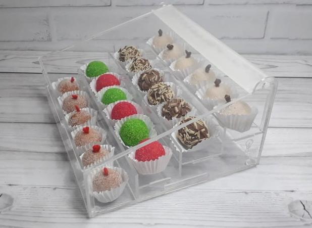 Expositor escada para brigadeiro e doces em acrilico - CrieAqui Menor preço em Expositor escada para brigadeiro e doces em acrilico - CrieAqui