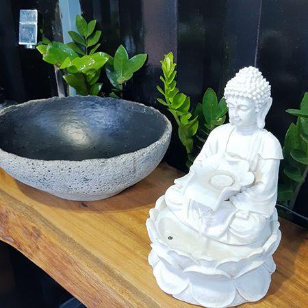 Fonte Decorativa Cascata Buda Marmorite - Dharma Yogui Menor preço em Fonte Decorativa Cascata Buda Marmorite - Dharma Yogui