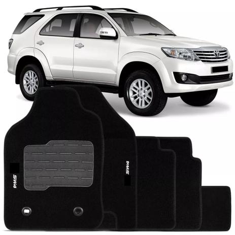 Jogo De Tapete Carpete Toyota Hilux Sw4 2013 2014 Preto Logo - Flash Menor preço em Jogo De Tapete Carpete Toyota Hilux Sw4 2013 2014 Preto Logo - Flash