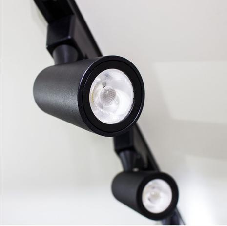 Kit 1 Trilho Eletrificado 1m Preto + 5 Spots 12w Branco Frio St795 - Starlumen Menor preço em Kit 1 Trilho Eletrificado 1m Preto + 5 Spots 12w Branco Frio St795 - Starlumen