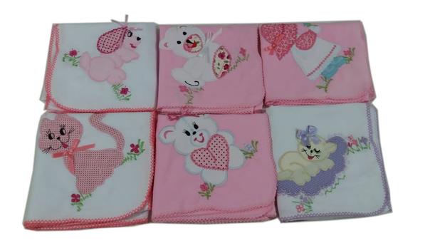 Kit 10 cueiro flanelado bordado 80x80cm para menina - Dugu Menor preço em Kit 10 cueiro flanelado bordado 80x80cm para menina - Dugu