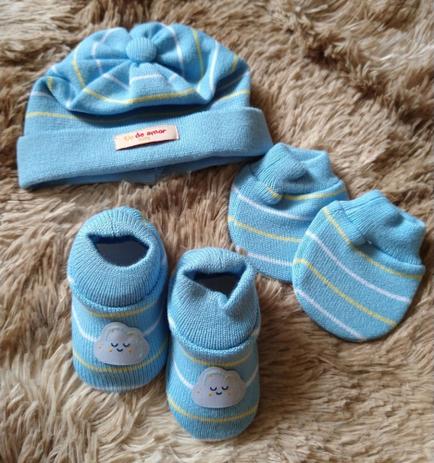 Kit 3 peças - Touca, Luva e Sapatinho Azul 10031 Fio de Amor - Moda  Infantil - Magazine Luiza