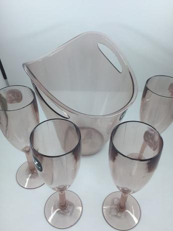 Kit balde para gelo mais 4 taças - Rosa Translucido - Uz utilidades Menor preço em Kit balde para gelo mais 4 taças - Rosa Translucido - Uz utilidades