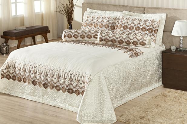 Kit Cobre Leito Bem Me Quer Re9casa Casal Queen 09 Peças - Cor Palha Menor preço em Kit Cobre Leito Bem Me Quer Re9casa Casal Queen 09 Peças - Cor Palha