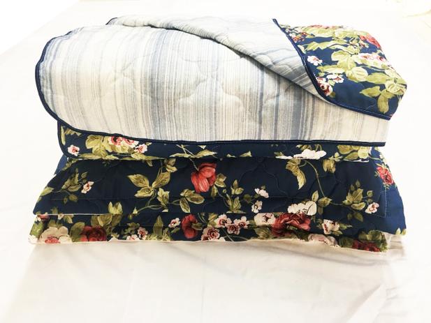 Kit Cobre Leito Casal 3 Pçs 100 Algodão Percal Floral Azul Marinho - Aretusa confecções Menor preço em Kit Cobre Leito Casal 3 Pçs 100 Algodão Percal Floral Azul Marinho - Aretusa confecções