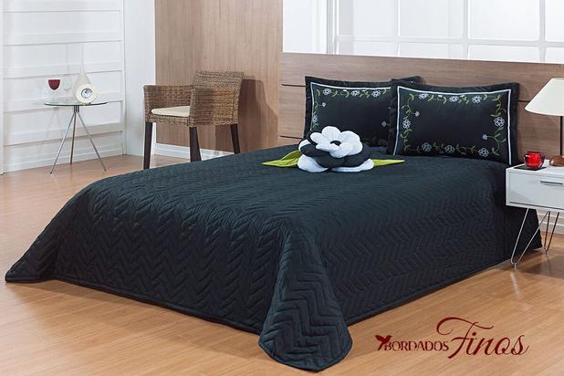 Kit Cobre Leito Casal Queen Premium 04 Peças Colcha Bordada - Preto - Finos enxovais é boa?