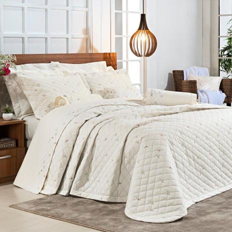 Kit Cobre Leito + Jogo de Cama Queen Sicília - 100 Alg. 200 Fios 07 Peças - Palha - Bernadete Menor preço em Kit Cobre Leito + Jogo de Cama Queen Sicília - 100 Alg. 200 Fios 07 Peças - Palha - Bernadete