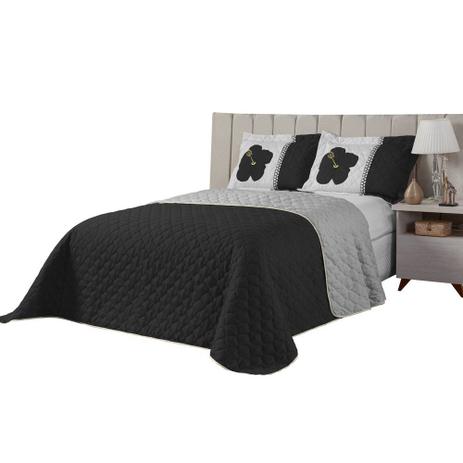 Kit Colcha Cobre Leito Queen 3 Peças Romance Bordado Dupla Face Preto Cinza - S.T Confecções Menor preço em Kit Colcha Cobre Leito Queen 3 Peças Romance Bordado Dupla Face Preto Cinza - S.T Confecções