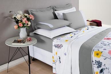 Kit Completo Para Cama De Queen Com Cobre Leito E Jogo De Lençol Sendo 7Pç Percal 200 Fios Toque Acetinado - Bia Enxovais Menor preço em Kit Completo Para Cama De Queen Com Cobre Leito E Jogo De Lençol Sendo 7Pç Percal 200 Fios Toque Acetinado - Bia Enxovais