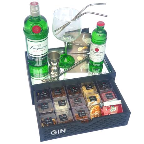 Kit Gin Tanqueray 750ml + Taca Vidro + Gin e Tonica 275ml + Caixa Espelhada C/ Gaveta 14 Especiarias - Up Drinks Menor preço em Kit Gin Tanqueray 750ml + Taca Vidro + Gin e Tonica 275ml + Caixa Espelhada C/ Gaveta 14 Especiarias - Up Drinks