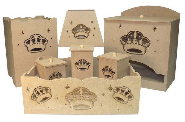 Kit Higiene Bebê em MDF Coroa 7 peças com Abajur - Palácio da Arte Menor preço em Kit Higiene Bebê em MDF Coroa 7 peças com Abajur - Palácio da Arte