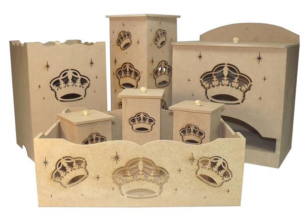 Kit Higiene Bebê em MDF Coroa 7 peças com Luminária - Palácio da Arte Menor preço em Kit Higiene Bebê em MDF Coroa 7 peças com Luminária - Palácio da Arte