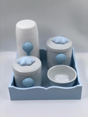 Kit Higiene Porcelana Bandeja Mdf Térmica Branca Tema Balão Azul - TG DECOR Menor preço em Kit Higiene Porcelana Bandeja Mdf Térmica Branca Tema Balão Azul - TG DECOR